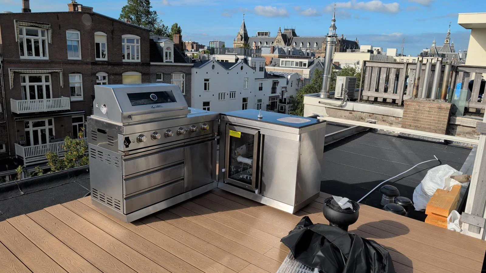 Silverback op een dakterras